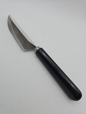 THE PAMPERED CHEF V SHAPED CUTTER FRUIT VEGGIE GARNISH TOOL #1160